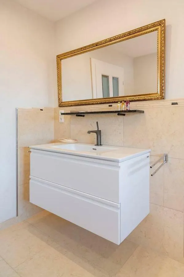 Roger`s Ferienwohnung Dießen am Ammersee Apartment